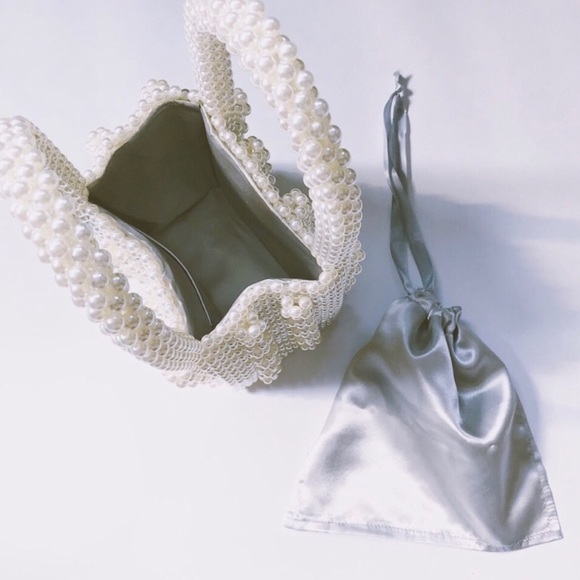 SOLD | White Beaded Pearl Bucket Bag - Picture 4 of 7